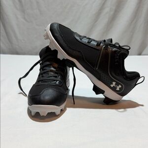Girl's Shoes Under Armour Kids Glyde Softball Cleat Shoes Size 5Y